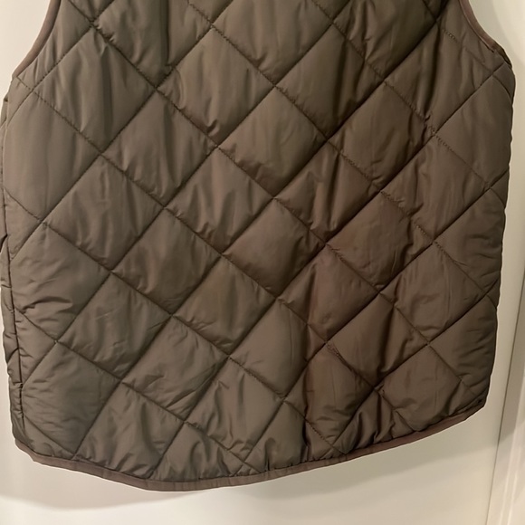 Olive green puffer vest size medium - Picture 14 of 14